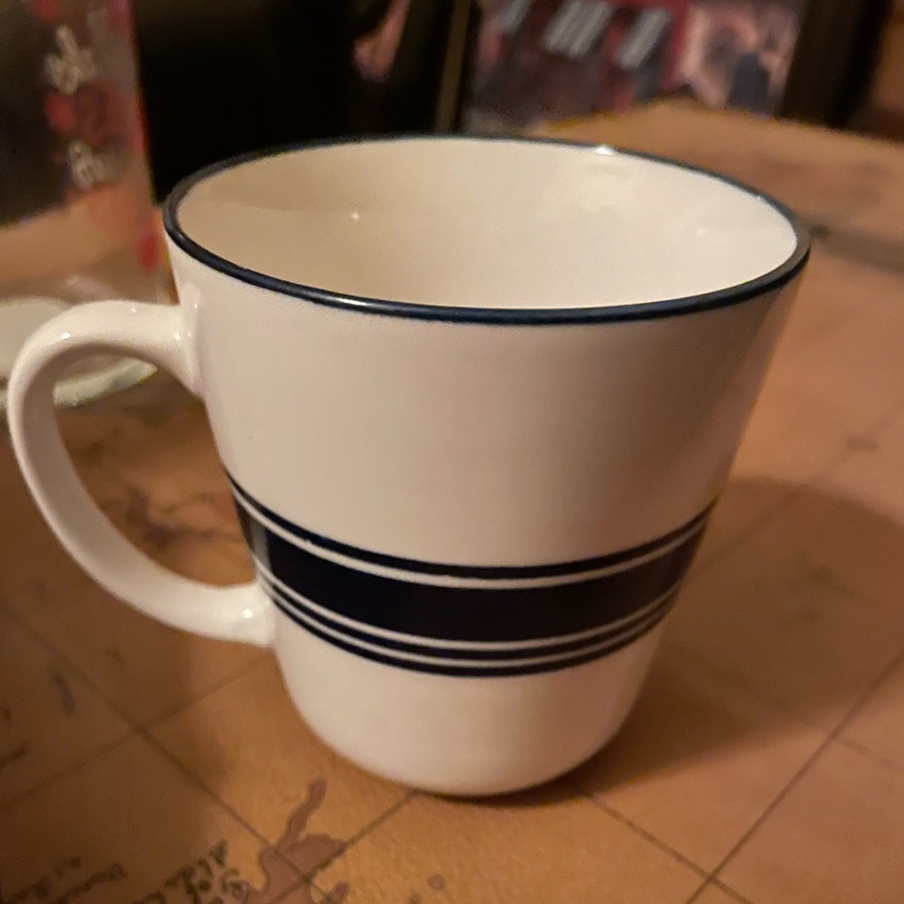 5 mugs and 1 cup